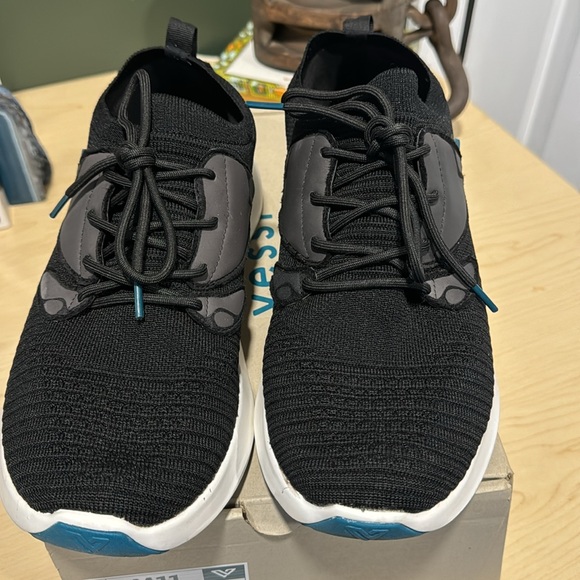 Vessi Everyday Move Sneaker - Picture 2 of 6